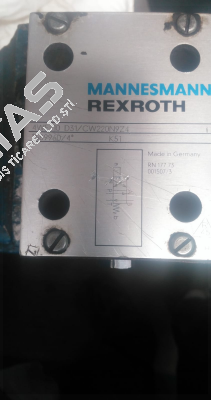 589960/4* - 4 WE 10 D31/CW220N9Z4 same as P/N: R900589960 Type: 4WE 10 D3X/CW230N9Z4  Rexroth